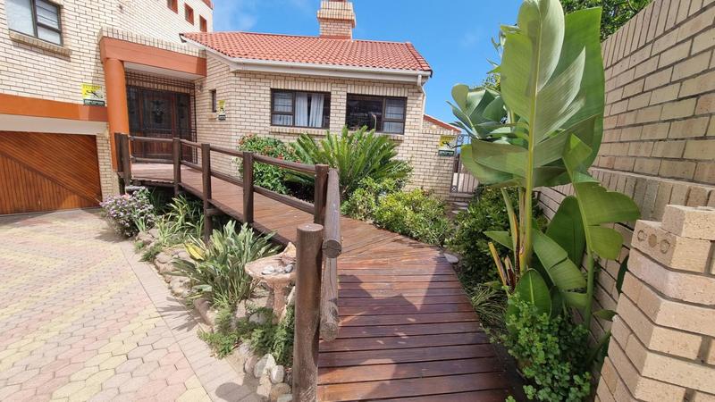 4 Bedroom Property for Sale in Outeniqua Strand Western Cape